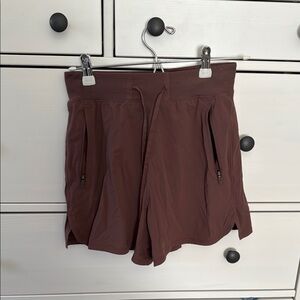 Lululemon License to Train HR Short 4"